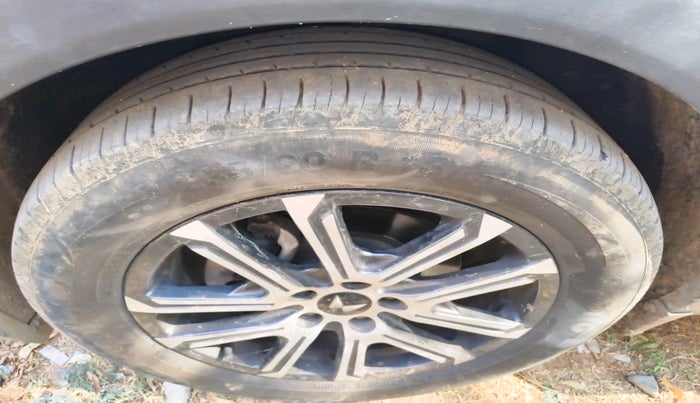 2024 Mahindra XUV700 AX7 Luxury Pack Diesel MT 7 STR, Diesel, Manual, 30,423 km, tyre