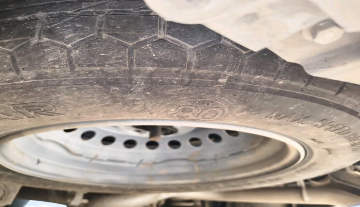 2024 Mahindra XUV700 AX7 Luxury Pack Diesel MT 7 STR, Diesel, Manual, 30,423 km, tyre