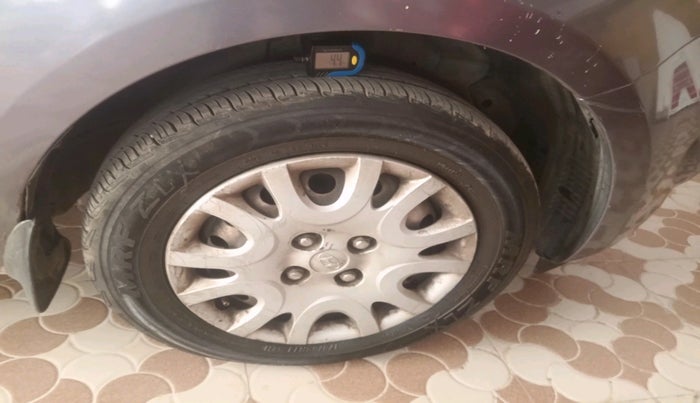 2009 Hyundai i20 MAGNA 1.2, Petrol, Manual, 1,08,078 km, tyre