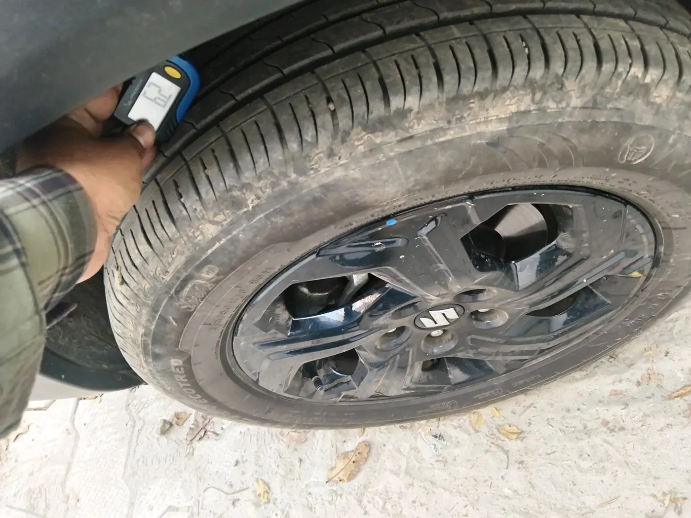 2025 Maruti BREZZA ZXI S-CNG, CNG, Manual, 33,330 km, tyre