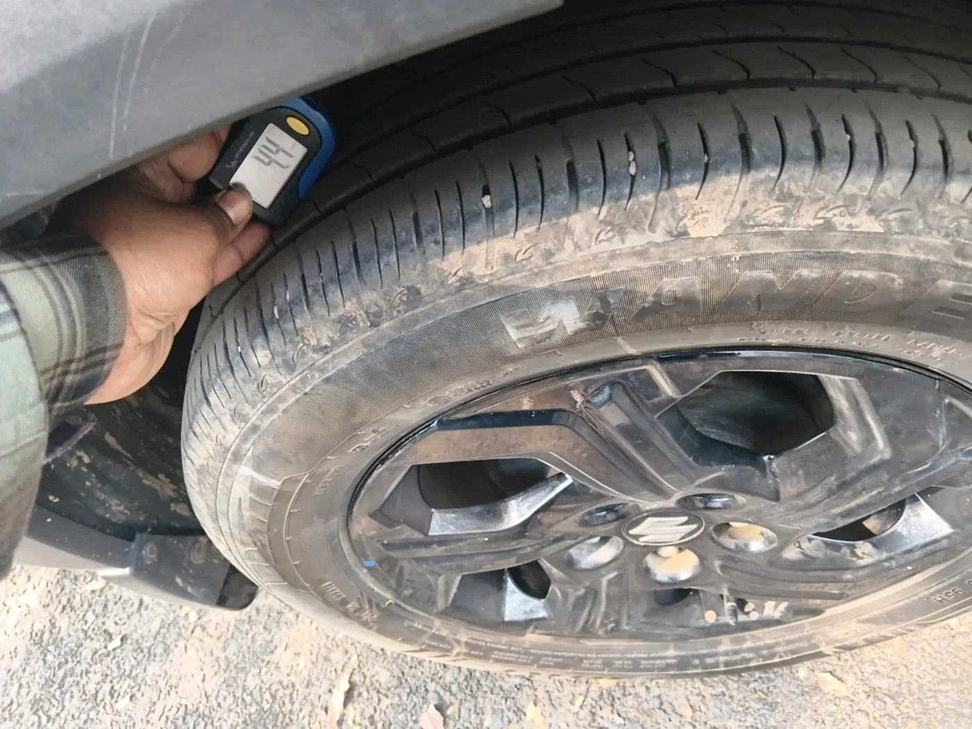 2025 Maruti BREZZA ZXI S-CNG, CNG, Manual, 33,330 km, tyre