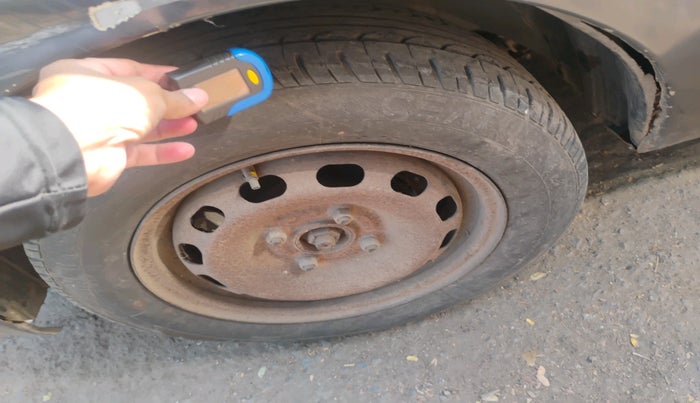 2011 Ford Figo ZXI 1.2 PETROL, Petrol, Manual, 70,918 km, tyre