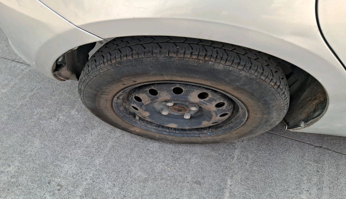 2015 Maruti Swift VXI, Petrol, Manual, 30,555 km, tyre