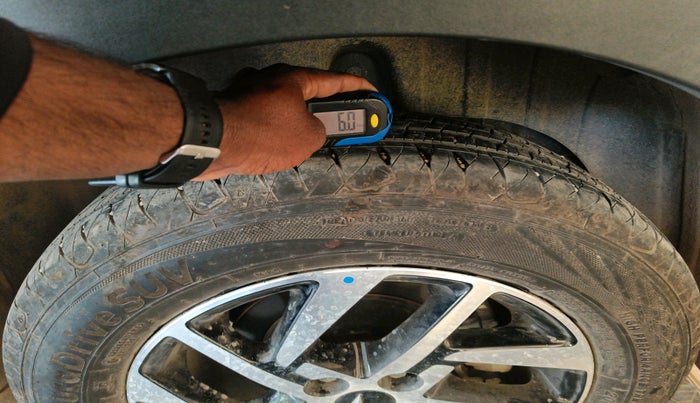 2025 Mahindra XUV 3XO AX5L 1.2 TGDi AT, Petrol, Automatic, 7,534 km, tyre