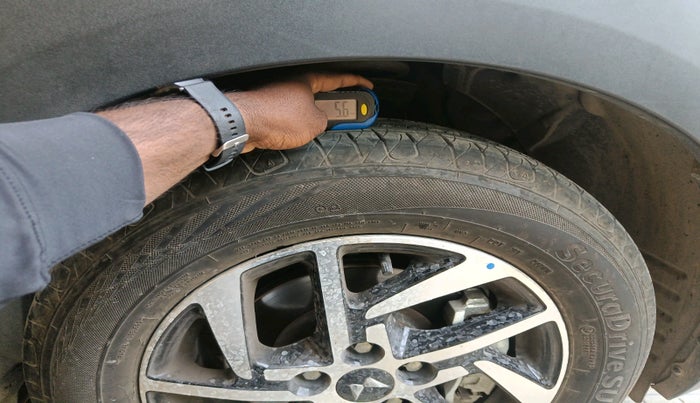 2025 Mahindra XUV 3XO AX5L 1.2 TGDi AT, Petrol, Automatic, 7,534 km, tyre