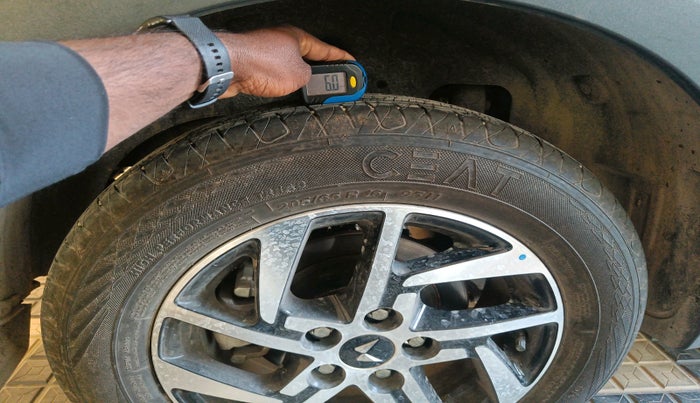 2025 Mahindra XUV 3XO AX5L 1.2 TGDi AT, Petrol, Automatic, 7,534 km, tyre