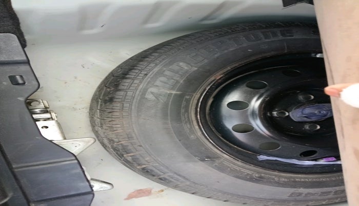 2022 Maruti Dzire VXI, CNG, Manual, 24,990 km, tyre