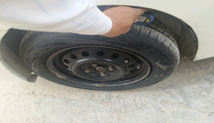 2015 Maruti Wagon R 1.0 VXI, CNG, Manual, 70,542 km, tyre