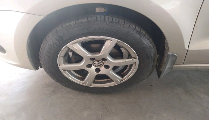 2013 Volkswagen Vento HIGHLINE 1.6 MPI, Petrol, Manual, 64,192 km, tyre