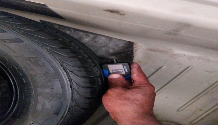 2013 Volkswagen Vento HIGHLINE 1.6 MPI, Petrol, Manual, 64,192 km, tyre