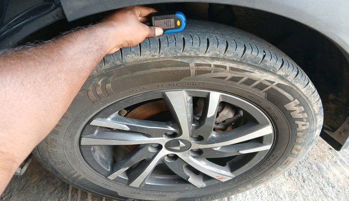 2023 Mahindra XUV700 AX 5 D AT 7 STR, Diesel, Automatic, 43,070 km, tyre