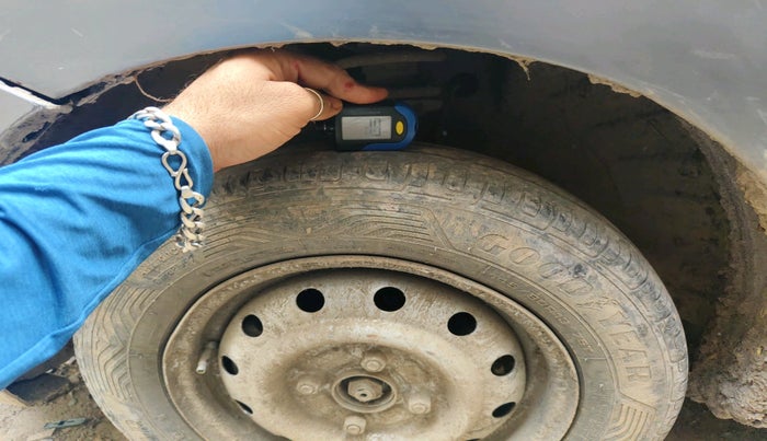 2013 Maruti Wagon R 1.0 LXI CNG, CNG, Manual, 1,00,165 km, tyre