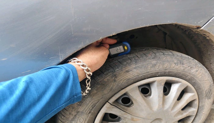 2013 Maruti Wagon R 1.0 LXI CNG, CNG, Manual, 1,00,165 km, tyre