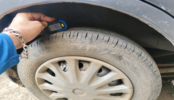 2013 Maruti Wagon R 1.0 LXI CNG, CNG, Manual, 1,00,165 km, tyre