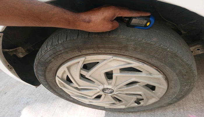 2012 Toyota Etios Liva G, Petrol, Manual, 76,234 km, tyre