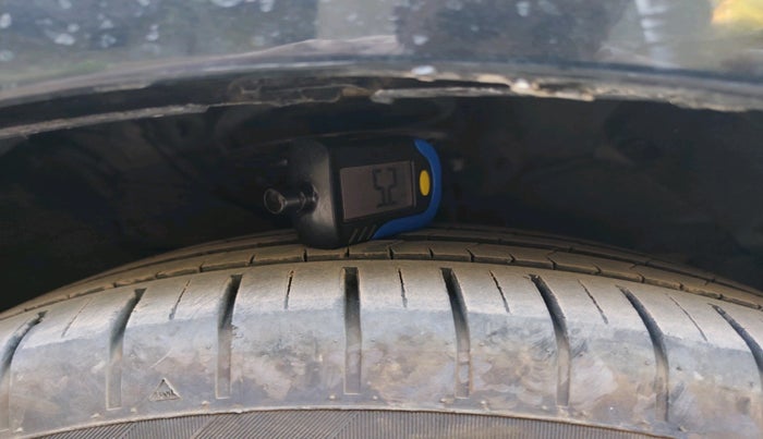 2011 Hyundai Verna FLUIDIC 1.6 VTVT EX, Petrol, Manual, 42,182 km, tyre