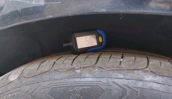 2011 Hyundai Verna FLUIDIC 1.6 VTVT EX, Petrol, Manual, 42,182 km, tyre