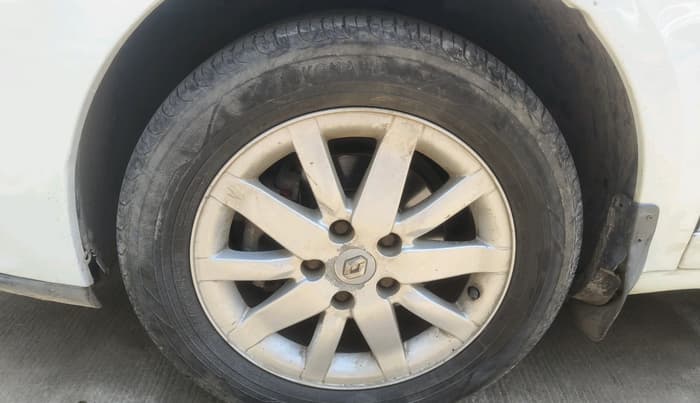 2011 Renault Fluence 1.5 E2, Diesel, Manual, 1,25,190 km, tyre