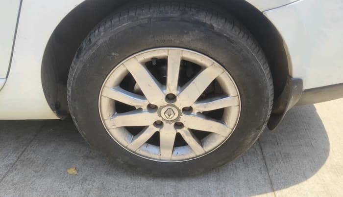 2011 Renault Fluence 1.5 E2, Diesel, Manual, 1,25,190 km, tyre