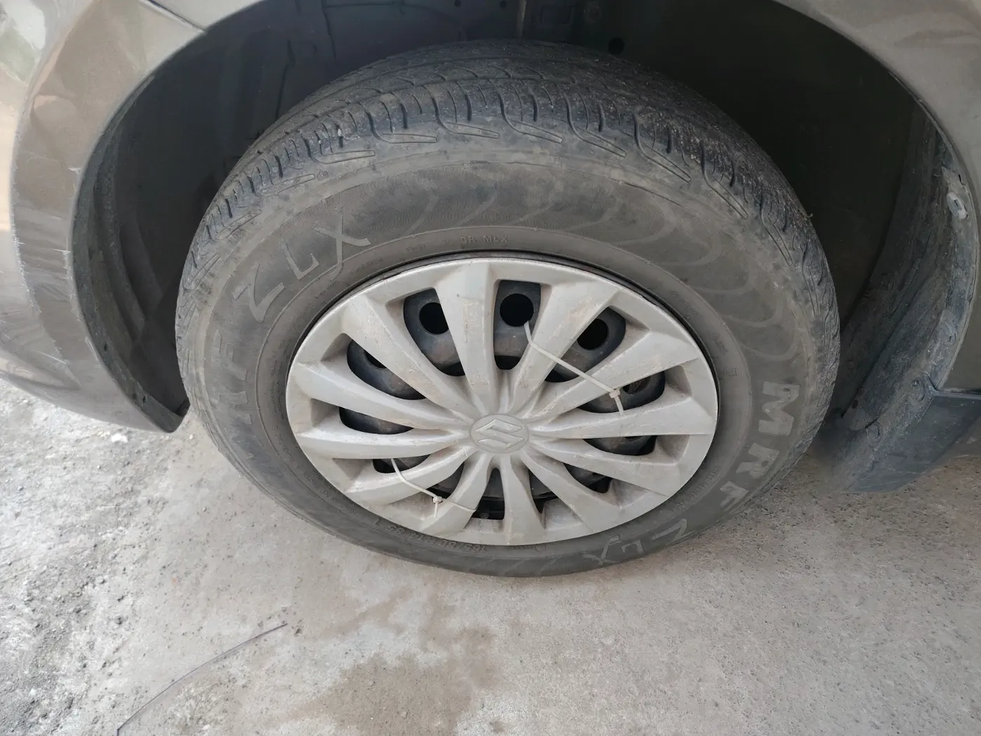 2016 Maruti Swift Dzire VXI (O), Petrol, Manual, 82,416 km, tyre