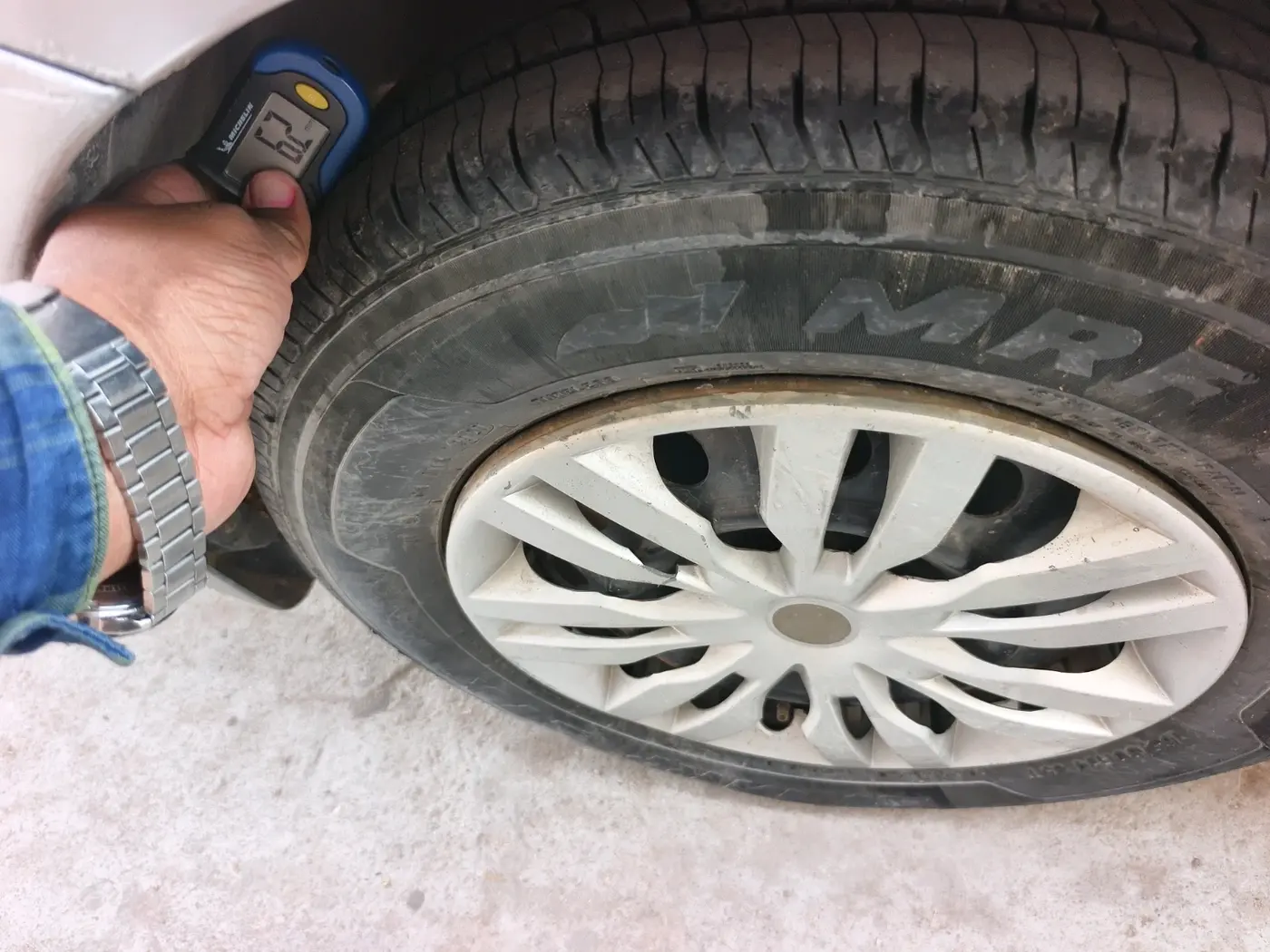 2011 Maruti Swift Dzire VXI, CNG, Manual, 65,123 km, tyre
