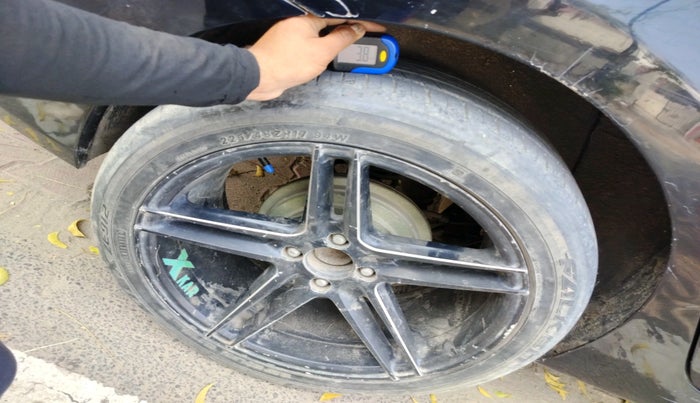 2015 Hyundai Verna FLUIDIC 1.6 CRDI S(O) 4S, Diesel, Manual, 1,65,877 km, tyre