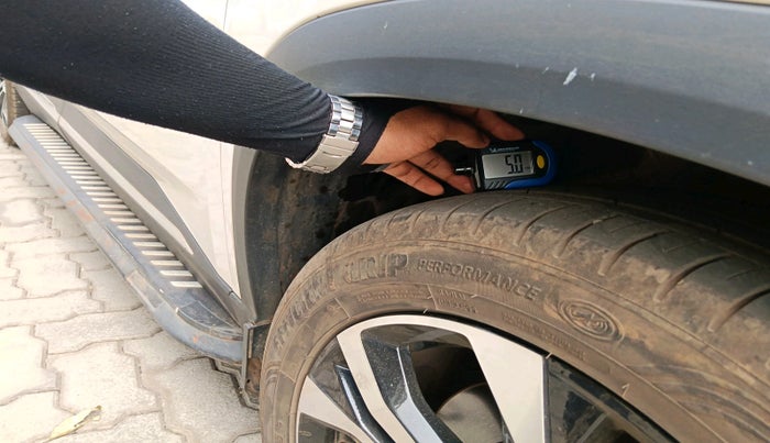 2023 MG HECTOR PLUS SHARP PRO 2.0 TURBO DIESEL 7 STR, Diesel, Manual, 17,238 km, tyre