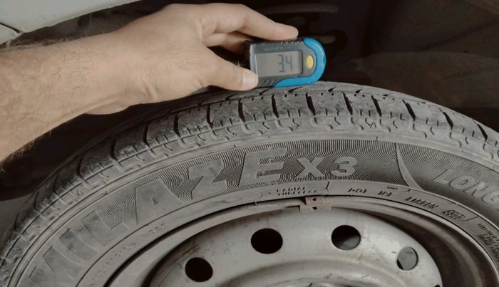 2011 Maruti Wagon R 1.0 LXI CNG, CNG, Manual, 2,21,585 km, tyre