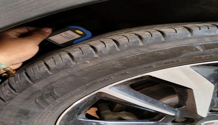 2020 Mahindra XUV300 W8 (O) 1.2 PETROL, Petrol, Manual, 56,642 km, tyre