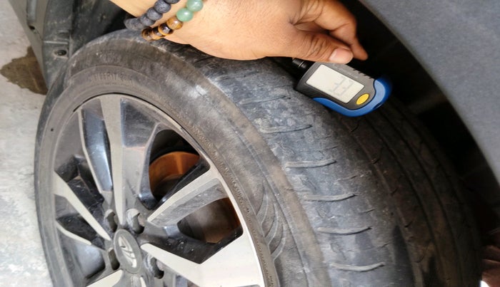 2020 Mahindra XUV300 W8 (O) 1.2 PETROL, Petrol, Manual, 56,642 km, tyre