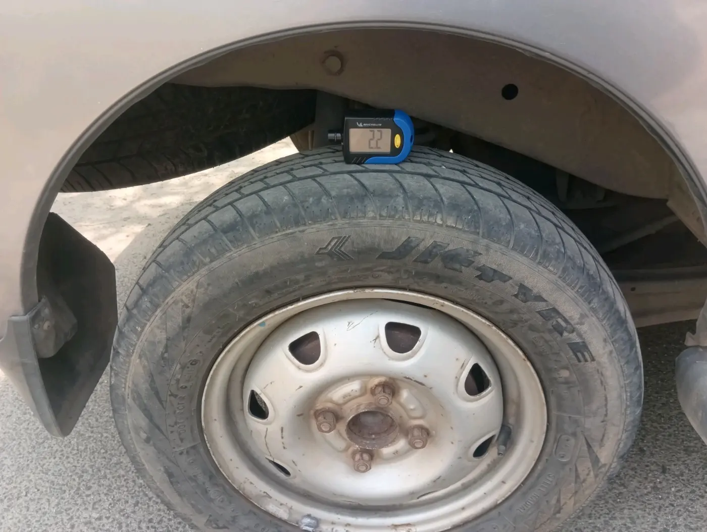 2013 Maruti Eeco 5 STR WITH A/C+HTR, Petrol, Manual, 77,890 km, tyre