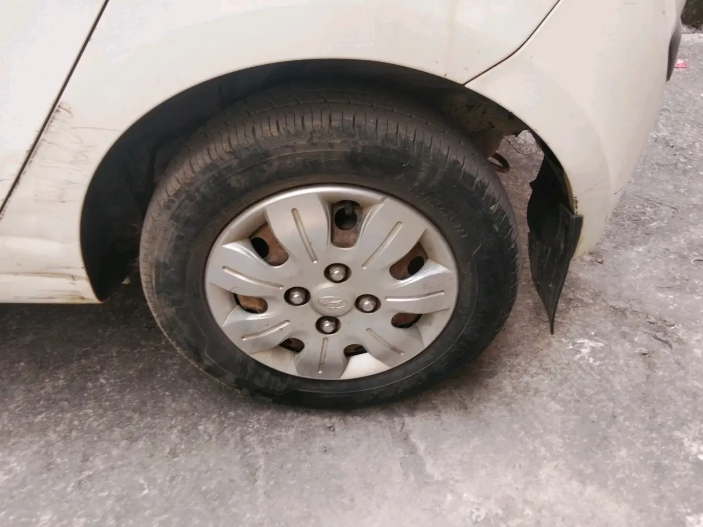 2010 Hyundai i10 MAGNA 1.2, Petrol, Manual, 97,196 km, tyre