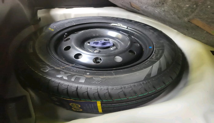 2022 Maruti Swift VXI AMT, Petrol, Automatic, 31,772 km, tyre