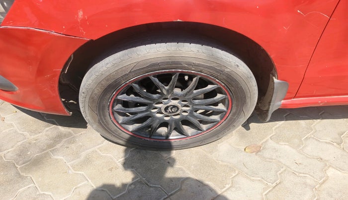 2013 Volkswagen Polo HIGHLINE DIESEL, Diesel, Manual, 1,40,424 km, tyre