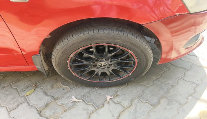 2013 Volkswagen Polo HIGHLINE DIESEL, Diesel, Manual, 1,40,424 km, tyre