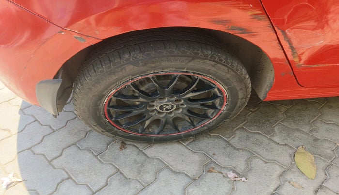 2013 Volkswagen Polo HIGHLINE DIESEL, Diesel, Manual, 1,40,424 km, tyre