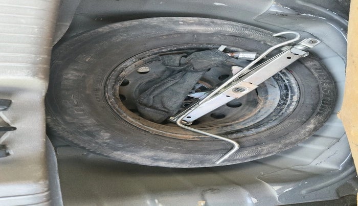 2013 Hyundai i10 MAGNA 1.2, Petrol, Manual, 76,319 km, tyre