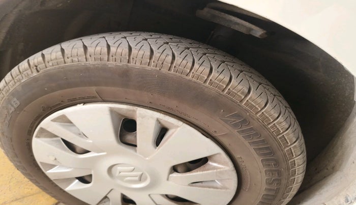 2013 Maruti Swift VDI, Diesel, Manual, 1,97,758 km, tyre