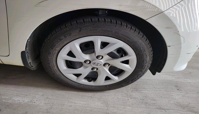 2017 Hyundai Grand i10 SPORTZ (O) 1.2 KAPPA VTVT, Petrol, Manual, 19,497 km, tyre