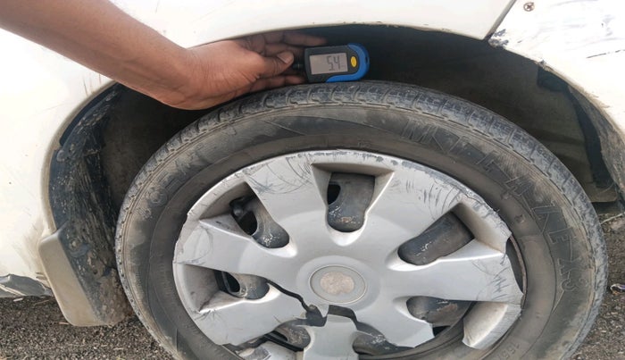 2016 Maruti Alto K10 LXI, CNG, Manual, 1,37,442 km, tyre