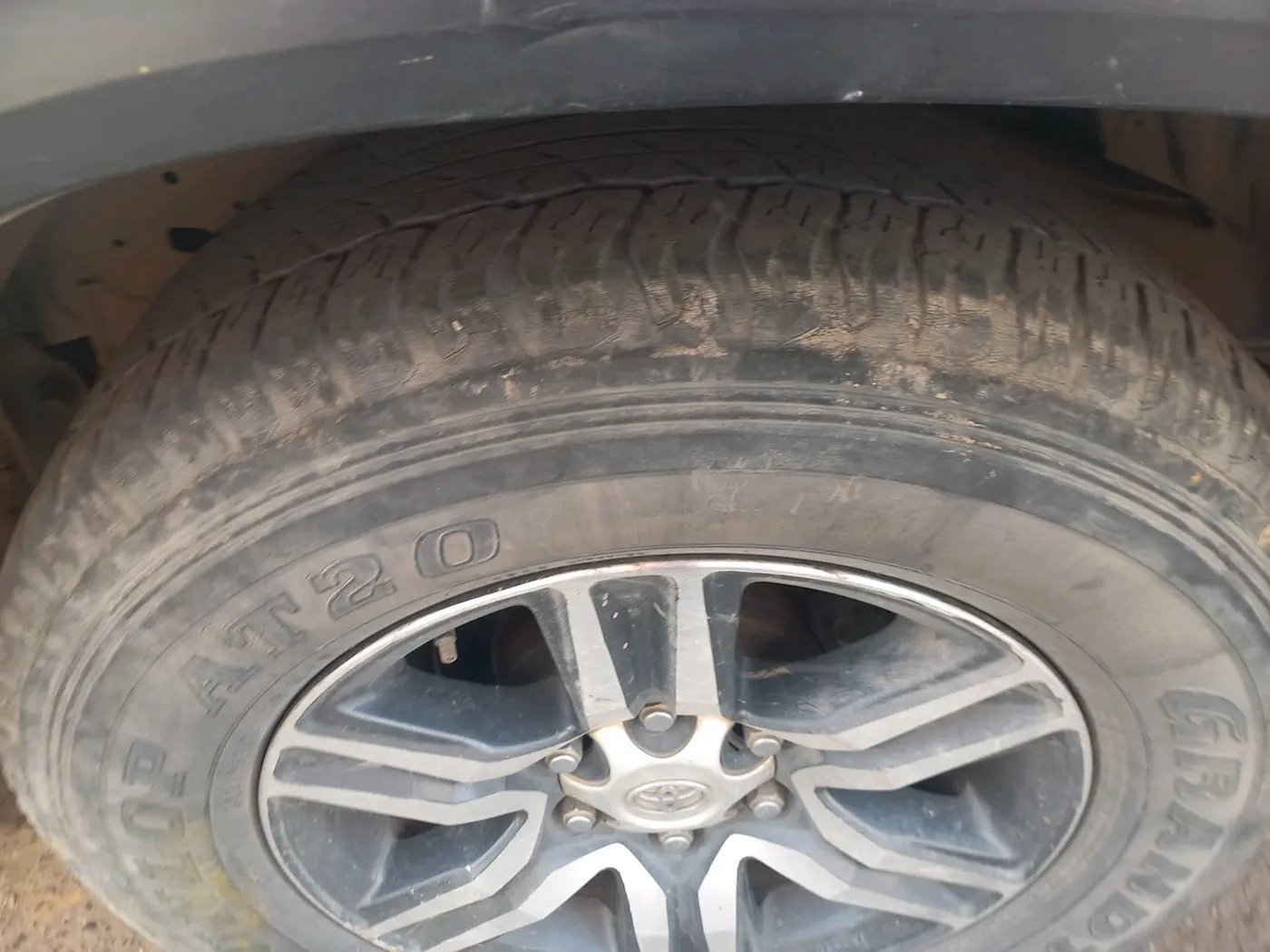 2018 Toyota Fortuner 2.8 4X2 AT, Diesel, Automatic, 80,622 km, tyre