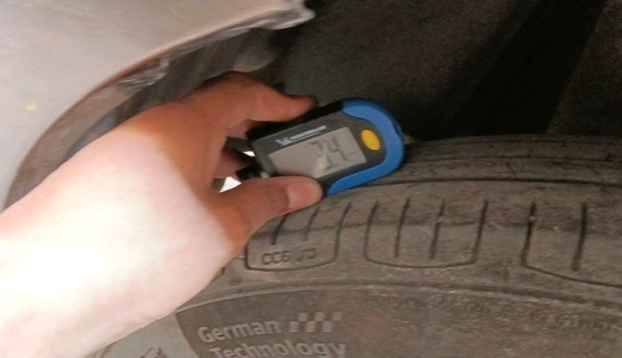 2017 Maruti Dzire VXI, Petrol, Manual, 71,993 km, tyre