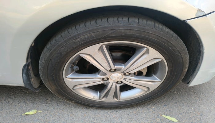 2016 Hyundai Verna 1.6 VTVT SX (O), CNG, Manual, 90,935 km, tyre