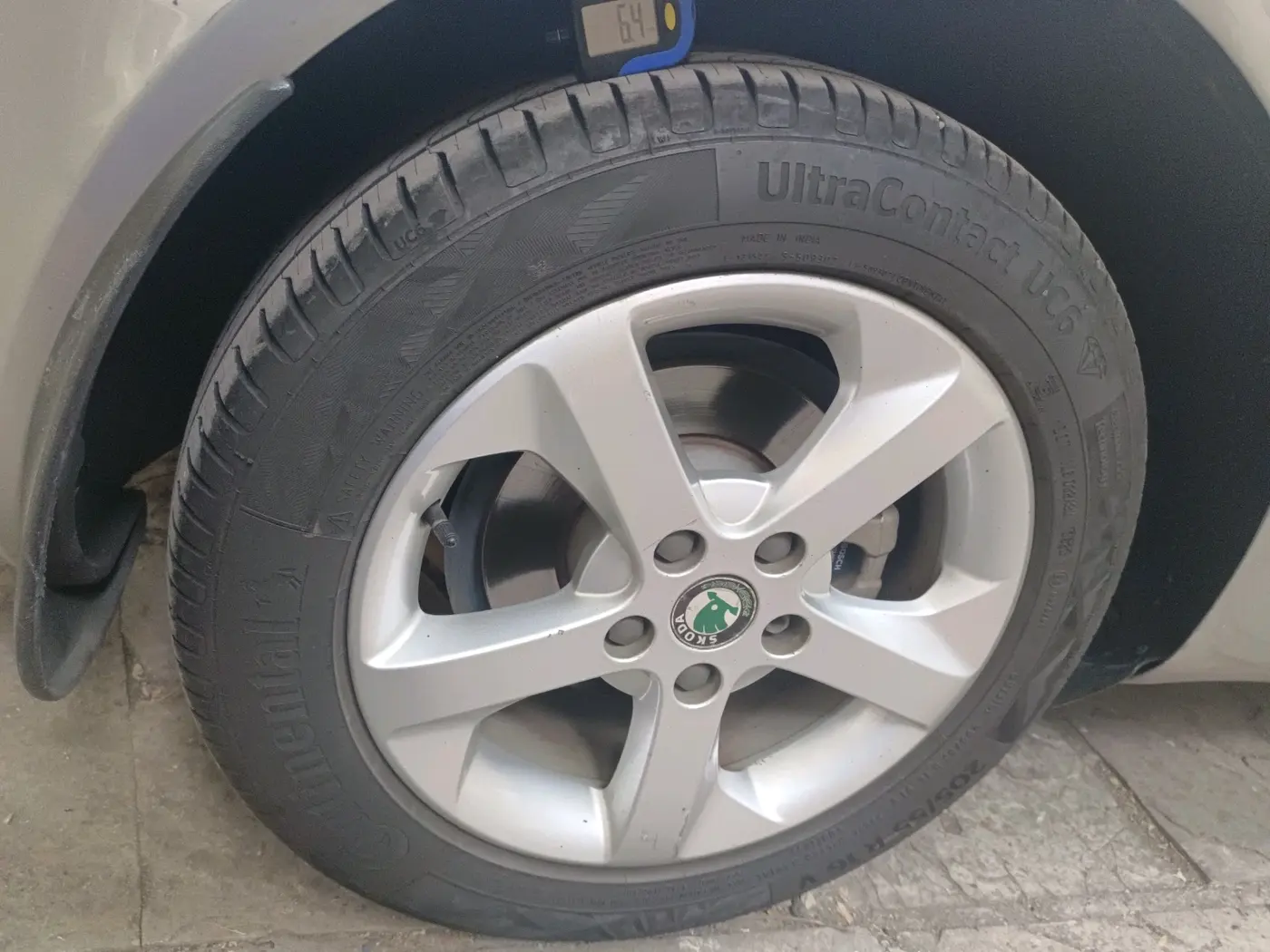 2012 Skoda Laura ELEGANCE 2.0 TDI CR AT, Diesel, Automatic, 1,05,597 km, tyre