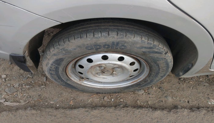 2011 Maruti Swift LXI, Petrol, Manual, 1,34,877 km, tyre