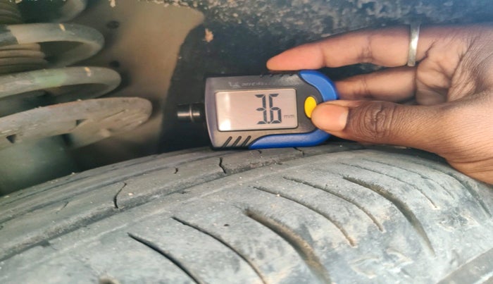 2022 Mahindra XUV700 AX 5 D MT 5 STR, Diesel, Manual, 49,782 km, tyre