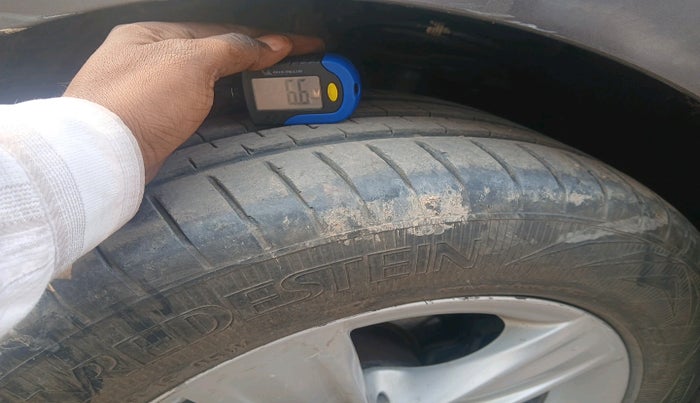 2012 BMW 3 Series 320d, Diesel, Automatic, 1,14,241 km, tyre