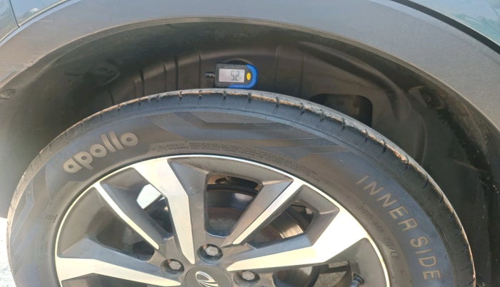 2020 Mahindra XUV300 W8 (O) 1.5 DIESEL, Diesel, Manual, 1,45,931 km, tyre