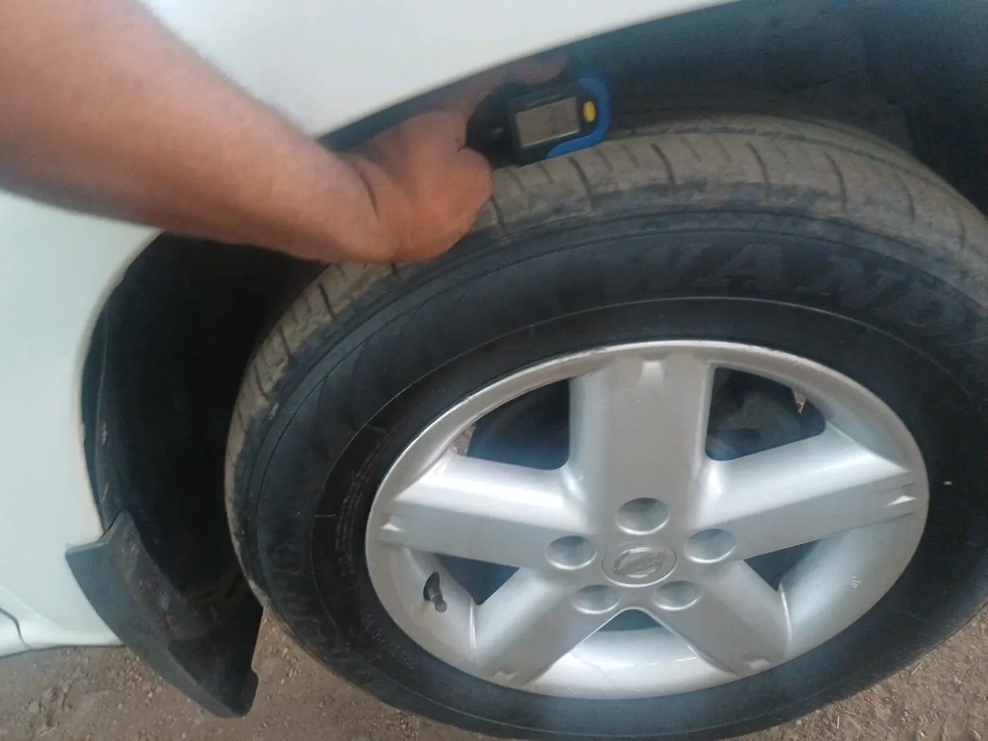 2007 Nissan X Trail T31, Diesel, Automatic, 1,26,377 km, tyre