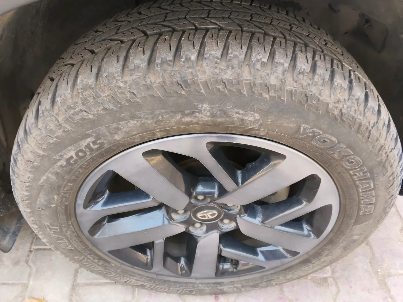 2022 Tata Safari XZA PLUS, Diesel, Automatic, 73,887 km, tyre